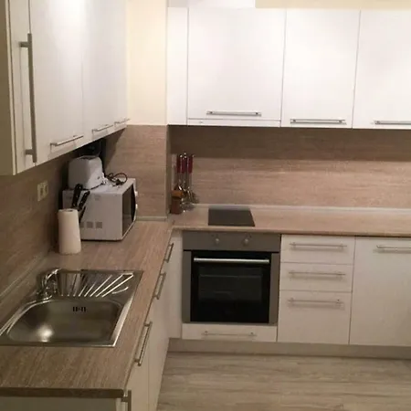 2 Bedroom In South Bay Apartment *